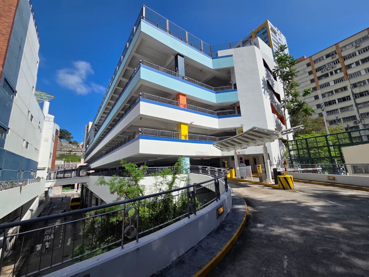田灣商場停車場 實景照片 1