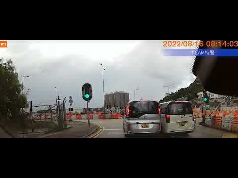 車CAM直擊 - 清水灣道 私家車綠燈突然停車 後車扭軚撞鄰線車輛