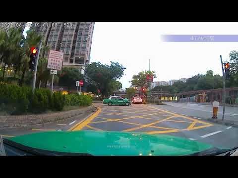 車CAM直擊 - 屯門鄉事會路 私家車衝燈與的士相撞