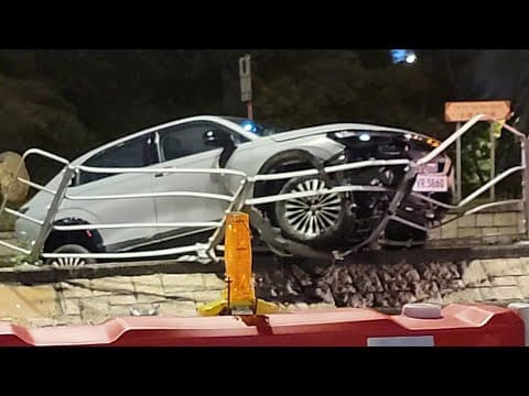 車CAM直擊 - 太和路私家車轉彎炒上壆撞欄 YR5860 