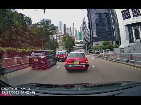 車CAM直擊 - 的士佬紅棉路胡亂轉線極危險