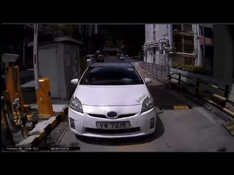 車CAM直擊 - 順天邨 VW7215 跟人車尾出閘