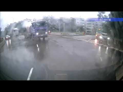 車CAM直擊 - 西貢大埔仔路 波子打右燈轉左 撞田螺車