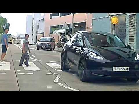 車CAM直擊 - Teslun 衝斑馬線嚇到行人 ZE3631