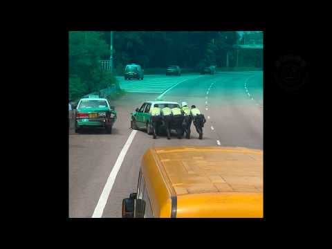 車CAM直擊 - (意外後現場) 大老山公路三車相撞 交警合力推走的士