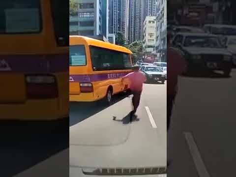 車CAM直擊 - 鴨仔車無拉手掣溜前撞的士