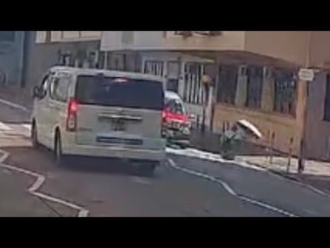 車CAM直擊 - 大角咀的士撞飛斑馬線女途人