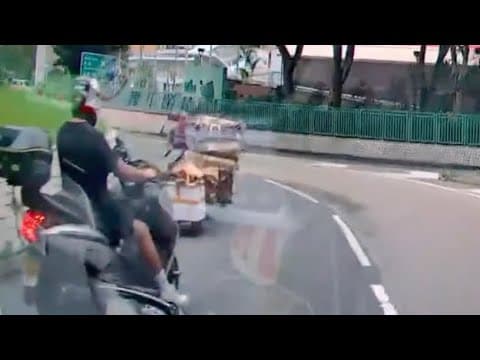 車CAM直擊 - 東廊筲箕灣出口26差啲畀推紙皮阿姐收檔