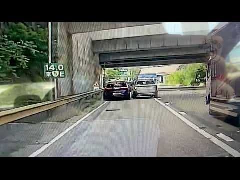 車CAM直擊 - 前車想轉線後車一野扭過線被夾 嬲嬲豬追住人地嚟鬧