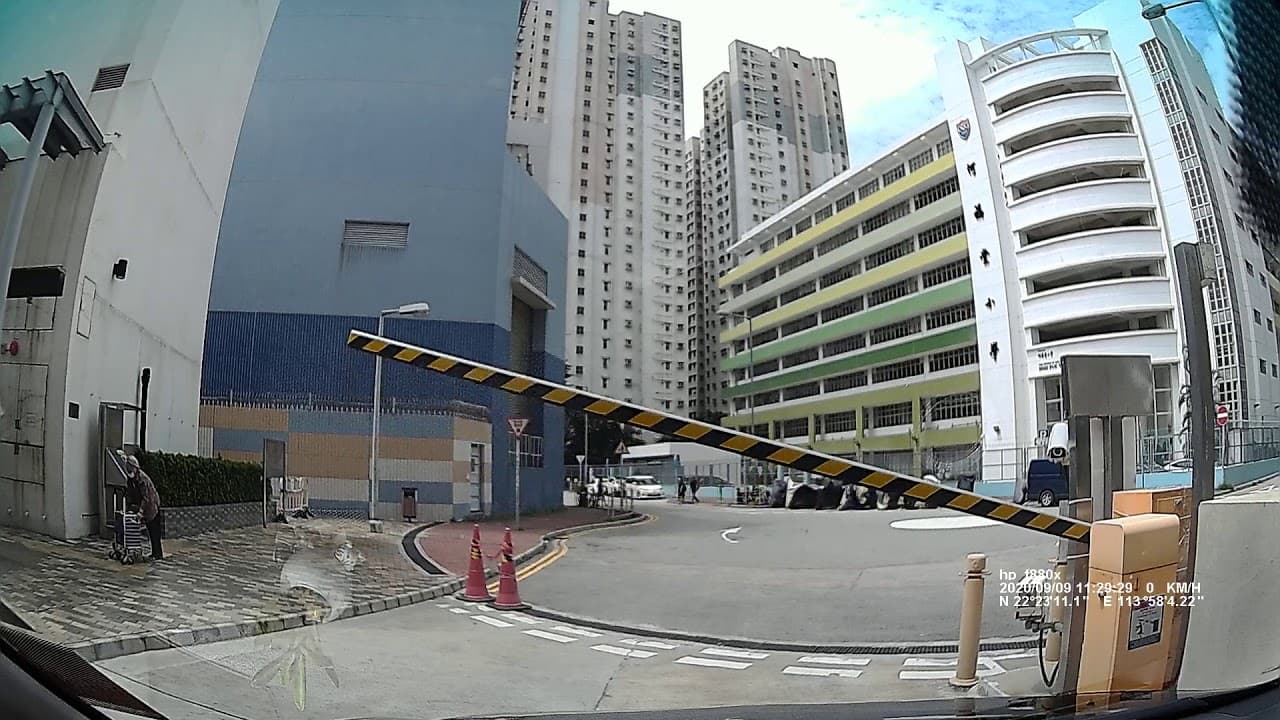 屯門龍逸邨停車場 (出) Lung Yat Estate Carpark in Tuen Mun (Out)