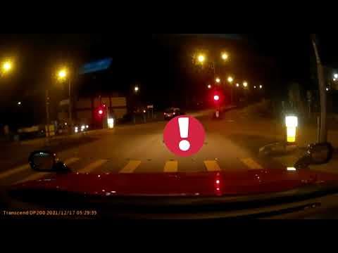 車CAM直擊 - 千算萬算，算好時機順燈過，就係算唔到有人跑出黎