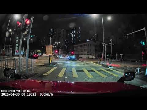 車CAM直擊 - 清脆的一聲🫣 十字路口兩車迎頭相撞 漆咸道南近理工大學