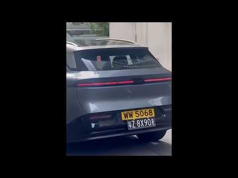 直擊 - WW5068 危險駕駛 抱住小朋友開車
