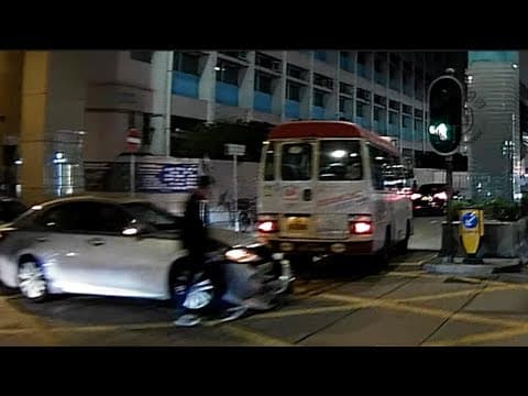 車CAM直擊 - 紅van疑似衝紅燈撞車 洗衣街兩車相撞