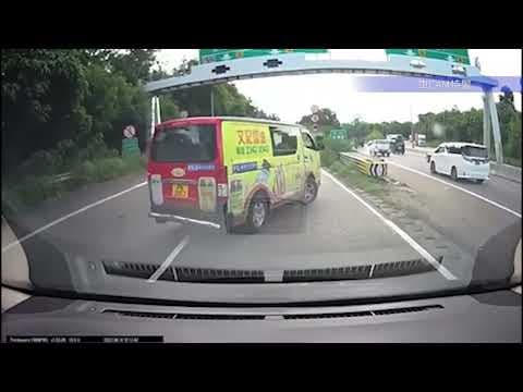 車CAM直擊 - PB2013 文記醬油貨Van危險駕駛 高速公路停定打橫行