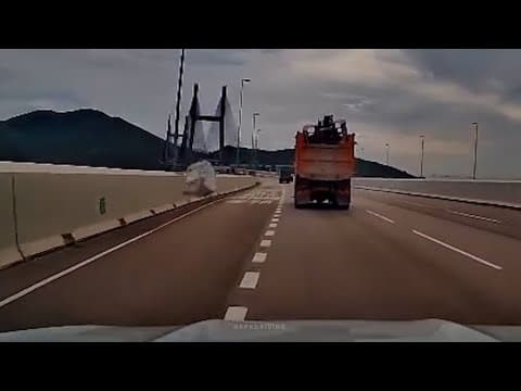 車CAM直擊 - 反應同運氣缺一不可 呢舊石頭唔係咁易避㗎