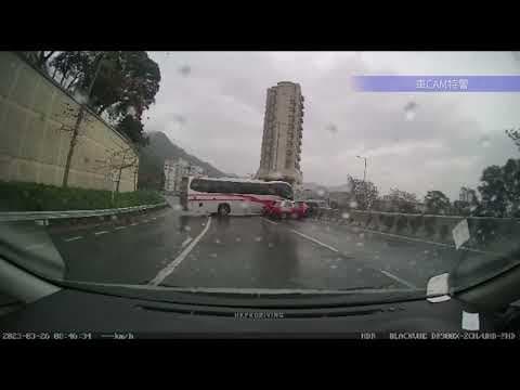 車CAM直擊 - 龍翔道近豐力樓 旅巴過彎跣軚自炒 撞的士打橫全封