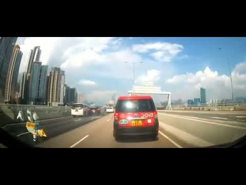 車CAM直擊 - 東廊呢位Tesla司機無咩事麻？行行下攝兩車中間撞到彈起