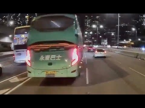 車CAM直擊 - 禮讓係美徳，不過要分時候囉！喺高速停定架車讓人出呢個行為肯定係戇鳩