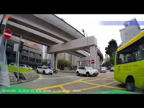 車CAM直擊 - 小巴硬Cut線撞車尾 元朗安樂路橋底轉入寶業街