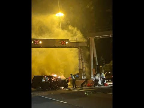 車CAM直擊 - 深井私家車自炒起火 司機被困車內