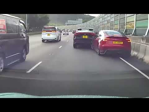 車CAM直擊 - 地濕兼且跟咁貼.... 吐公 Tesla 快線收掣不及撞前車