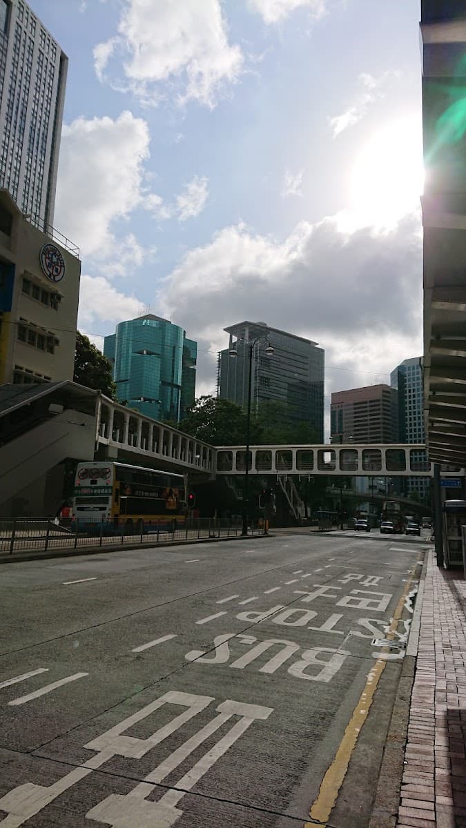 嘉華國際中心 K. Wah Centre 停車場 實景照片 5
