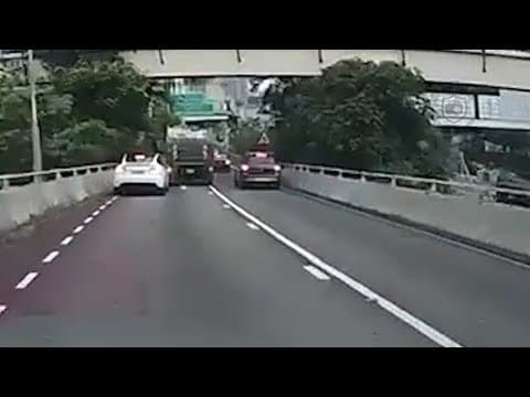 車CAM直擊 - 寧願爛不要慢的Teslun~ 御龍山 兩車相撞