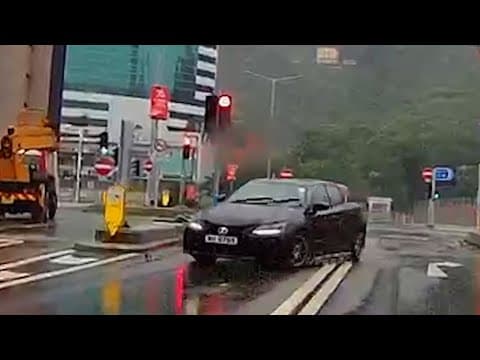車CAM直擊 - 八號風球入錯洞 WH6785