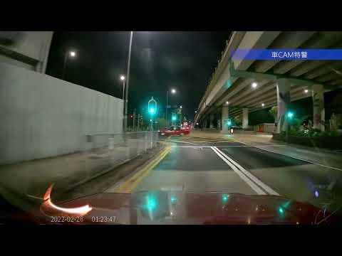 車CAM直擊 - 的士浸會外疑似睇錯燈衝燈