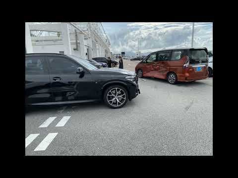 車CAM直擊 - 寶馬停車場讓線唔睇車 攔腰撞七人車