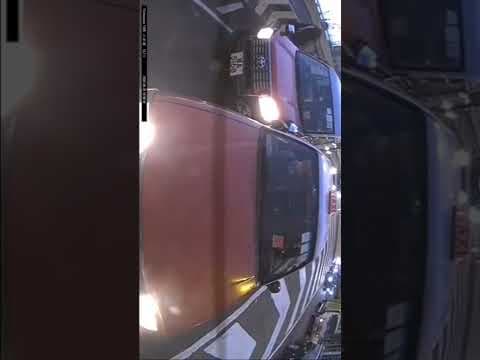 香港車cam - 的士 意外級 - 的士佬各不相讓，撞爛鏡落車MMA