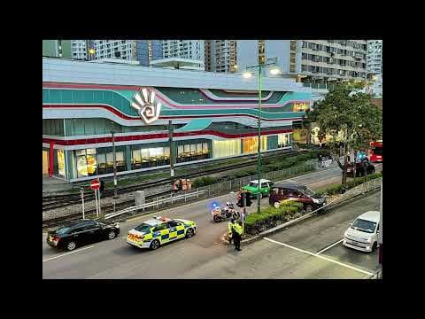車CAM直擊 - 屯門友愛邨七人車衝燈與輕鐵相撞