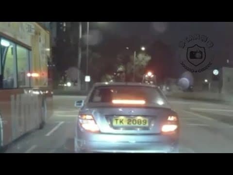 車CAM直擊 - 聯和墟龍躍頭段 TK2089 衝紅燈￼撞車累黑色剷上壆