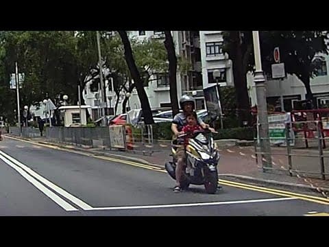 車CAM直擊 - 杏花邨 電單車司機帶埋小朋友坐電單車，仲要唔戴頭盔