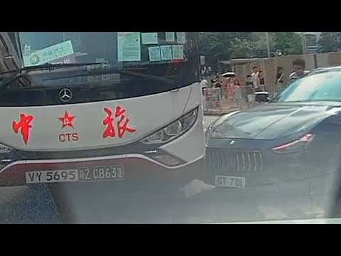 車CAM直擊 - 悅來酒店對出 瑪莎與中港旅巴相撞