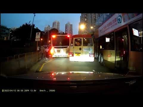 車CAM直擊 - 鯉魚門道紅Van轉線撞巴士側鏡