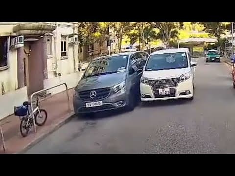 車CAM直擊 - 倒車走掛住望左唔望右 撞反側鏡 盈福街掘頭路