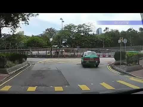 車CAM直擊 - 屯門鄉事會路 私家車衝燈撞的士
