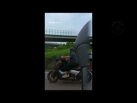 車CAM直擊 - 新界北話行車時㩒手機原來唔犯法，例如呢段片～咁大家揸車係咪可以放心用電話？