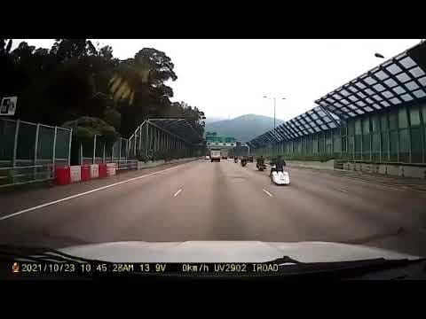 車CAM直擊 - 電單車撞私家車意外經過，大埔往上水高速公路