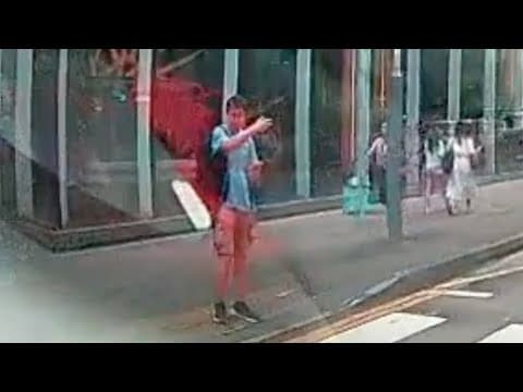車CAM直擊 - 唔係過斑馬線就咪一碌葛企係旁邊喇！後面個個又趕拎出世紙咁