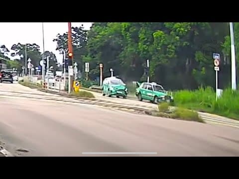 車CAM直擊 - 汽車推推🤦‍♂️ 好彩冇輕鐵駛過，唔係個的士佬就大煲啦
