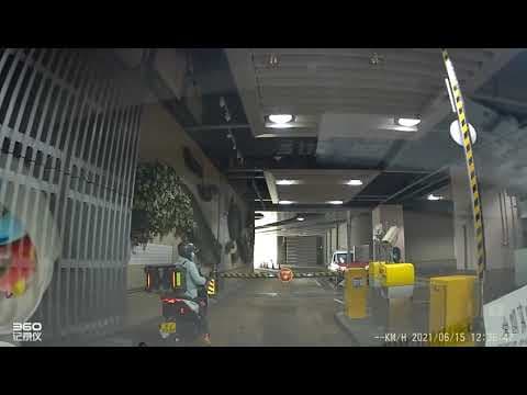 車CAM直擊 - 中左招！原來名城入閘張八達通無錢 可以拎另一張出黎嘟出閘