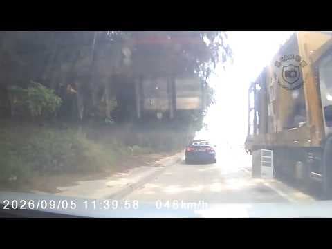 車CAM直擊 - 希望有人影到🙏🏻龍門路 平板車跌冷氣機打中車身