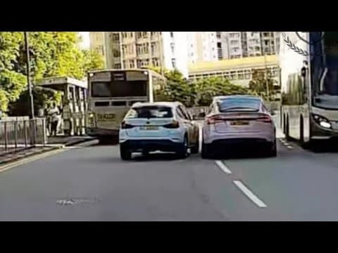 車CAM直擊 - 希望幫到你地啦🫡 粉紅Tesla一秒都不能等 碧雲道兩車相撞