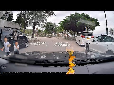 車CAM直擊 - 鯉景灣海旁 請家長教育及照料好你呢兩位小朋友 #險生意外