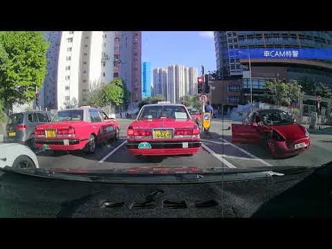 車CAM直擊 - 徇眾要求睇埋的士傷勢，佛光街Tesla胡亂轉線與的士相撞