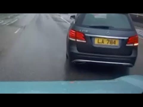 車CAM直擊 - LA784 一早跟緊隊又貪快抽出嚟打尖 落雨高速停定cut單白只係去同一地點