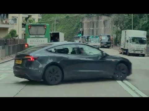 車CAM直擊 - VB9882 突然雙白u-turn 閘車